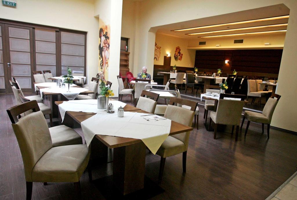 Hotel Claudius Szombathely Extérieur photo