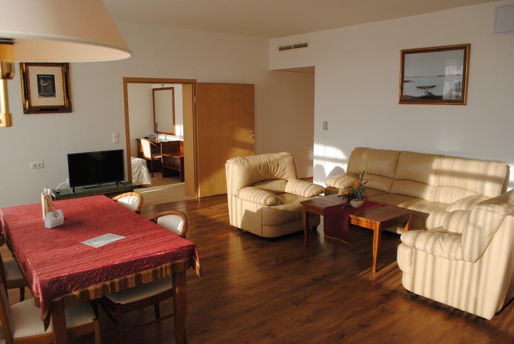 Hotel Claudius Szombathely Extérieur photo