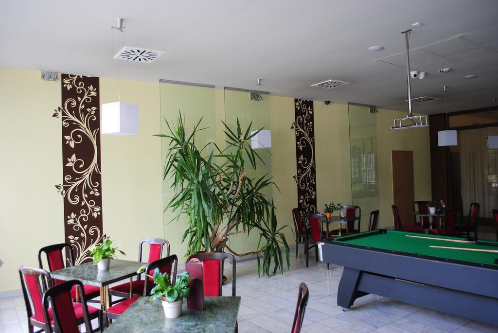 Hotel Claudius Szombathely Extérieur photo